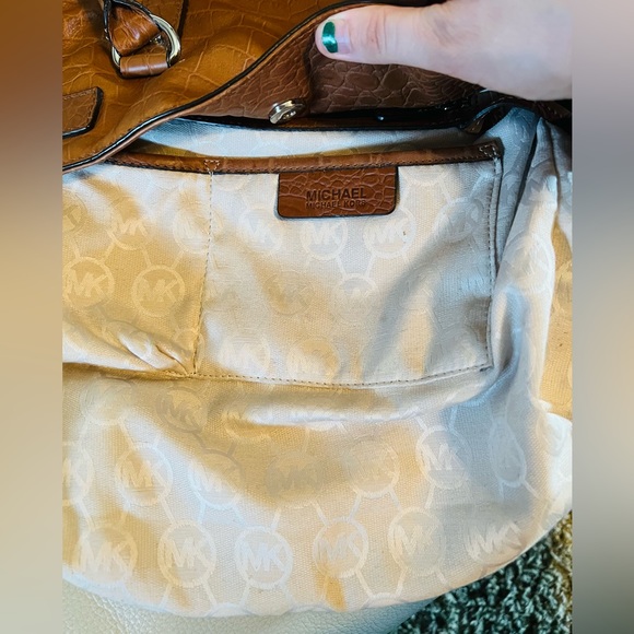Michael Kors Large lock tote! Croc embellished leather! Rich brown! - Picture 6 of 10